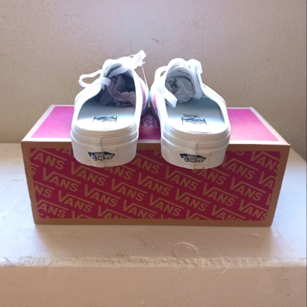 Vans - Picture 3 of 4